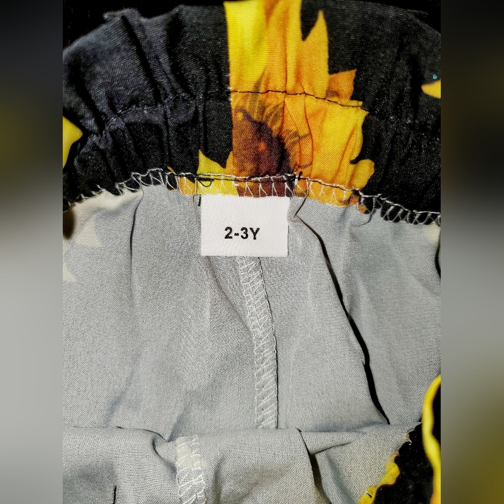 Sunflower Print Kids Outfit with Black Top NIB Sz: 2-3years Old - Picture 9 of 11